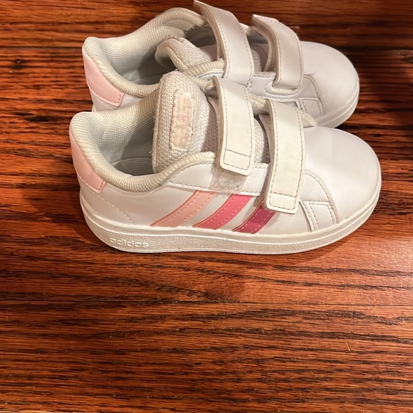 Toddler size 7 pink and white Addidas - Picture 4 of 5